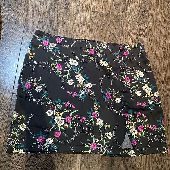 NWOT Urban Outfitters Portia Satin Notched Mini Skirt - Picture 2 of 3